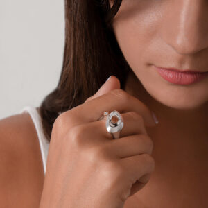 Model wearing the gorgeous Oasis ring with diamond