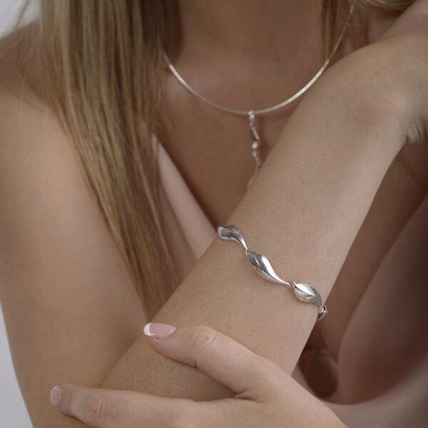 The Voyager medium bracelet is sculpted in high polished silver and sits beautifully around the wrist.