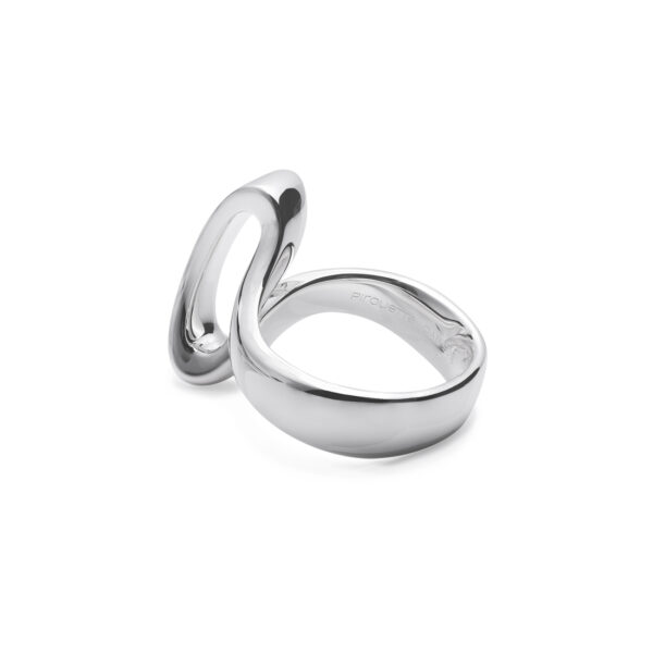 The Pirouette large ring seen in a side view clearly shows the sculptural features of this handmade ring.