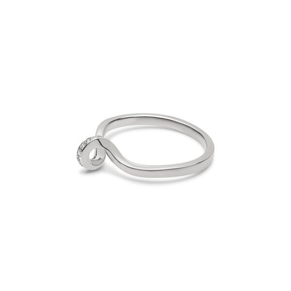 Pirouette Diamond Ring in 18ct yellow gold with nine diamonds, side profile showing band and setting detail